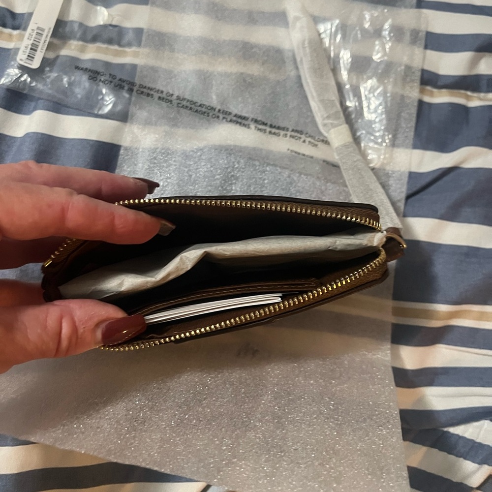 NWT Coach wristlet - Picture 3 of 4